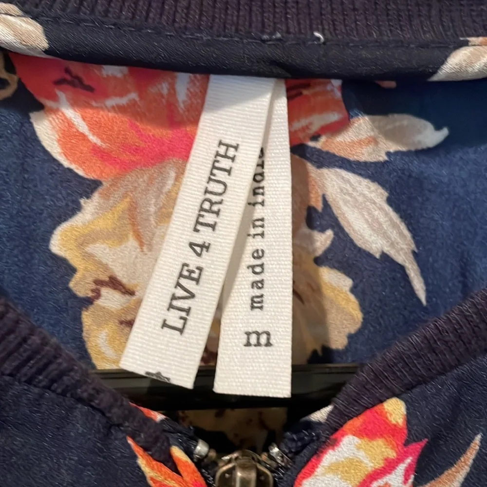 Flower Zip-up - Picture 2 of 3